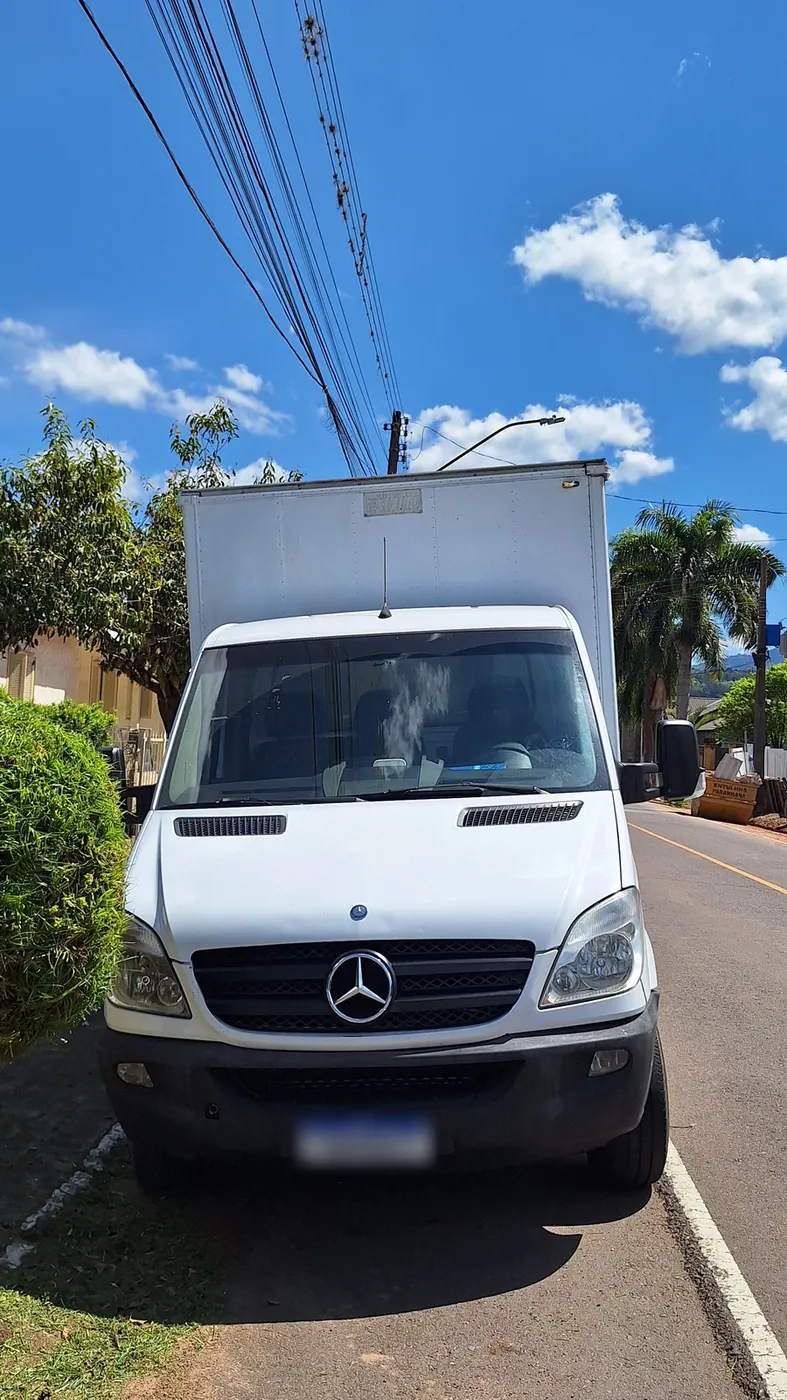 O caminhão baú da Concretize, de frente