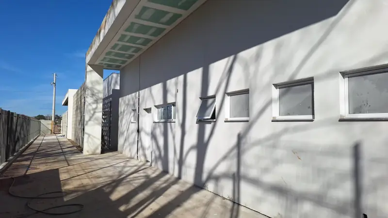 UBS de Taquara: sequência de janelas na fachada lateral